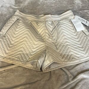 NWT Athleta cream apres ski short